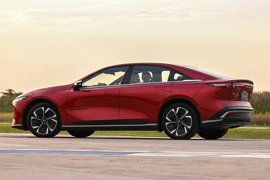 Mazda 6e - sedan hạng trung thay thế Mazda6 - đã được chốt giá tại Thái Lan - Ảnh 2.