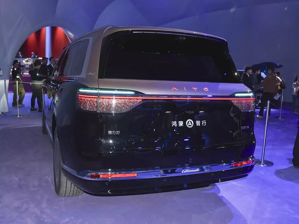 SUV cỡ lớn Aito M9 của Huawei chính thức được bán ra thị trường, có chế độ máy bay như điện thoại - Ảnh 2.