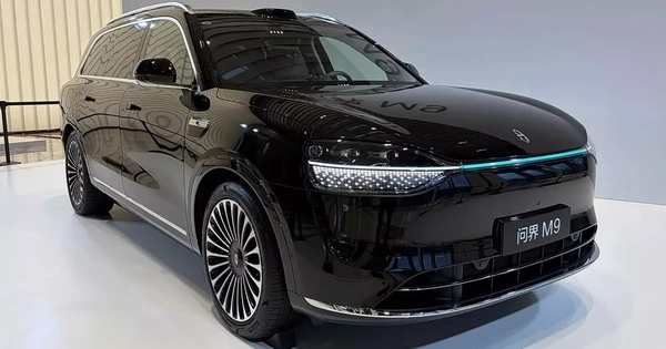 SUV cỡ lớn Aito M9 của Huawei chính thức được bán ra thị trường, có chế độ máy bay như điện thoại