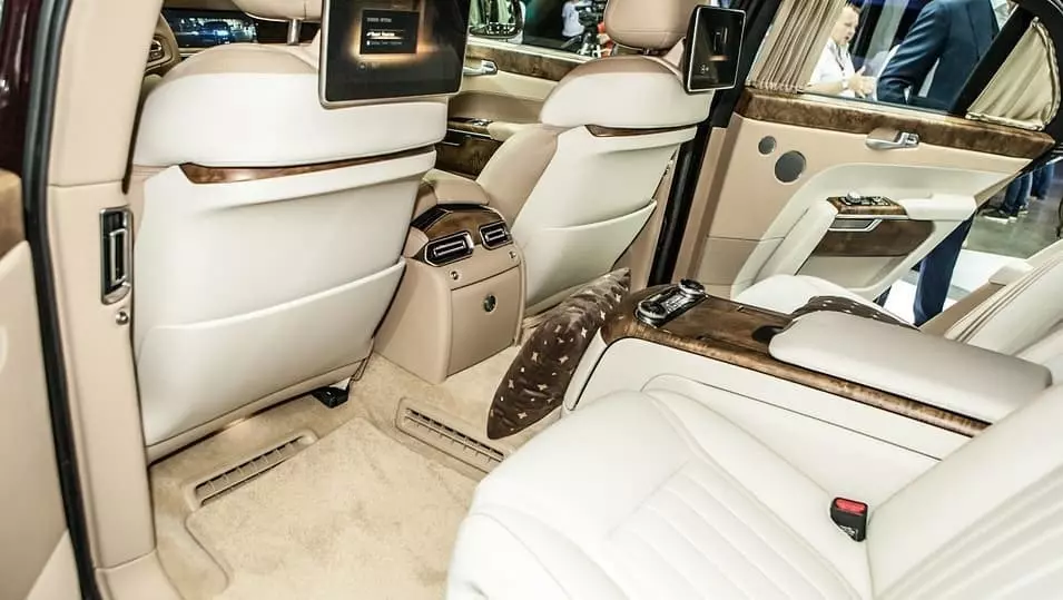 Quốc vương Malaysia sở hữu Aurus Senat - xe limousine chuyên chở Tổng thống Nga - Ảnh 5. Quốc vương Malaysia sở hữu Aurus Senat - xe limousine chuyên chở Tổng thống Nga - Ảnh 5.