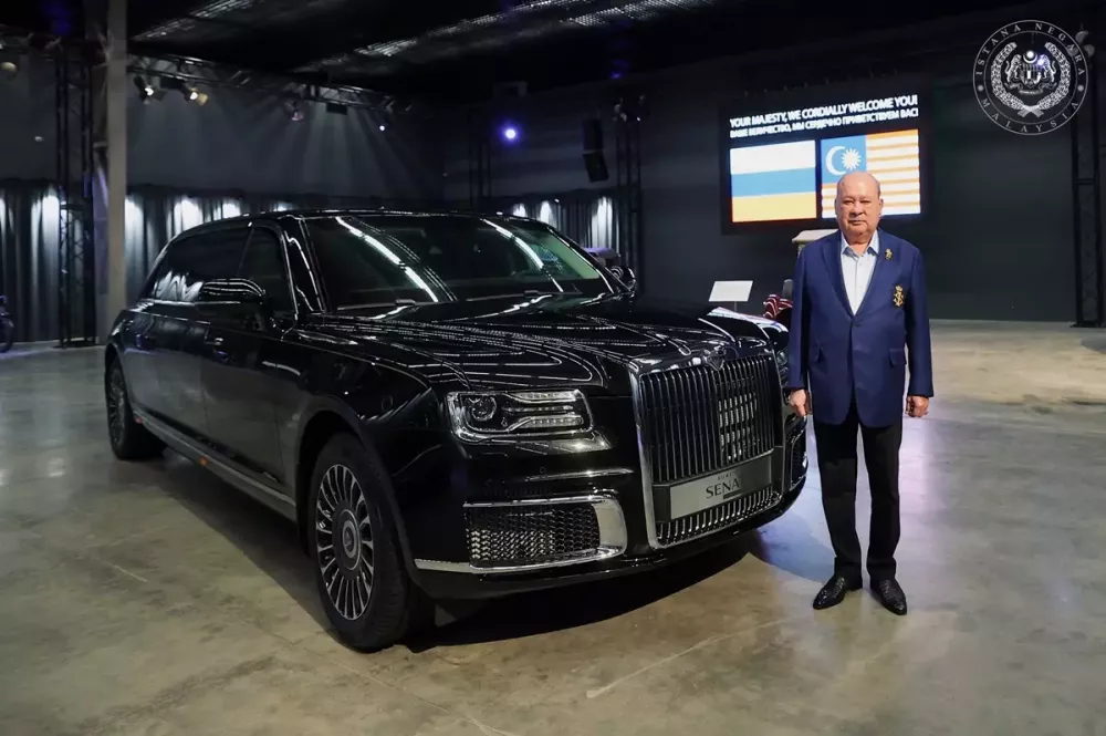 Quốc vương Malaysia sở hữu Aurus Senat - xe limousine chuyên chở Tổng thống Nga - Ảnh 1. Quốc vương Malaysia sở hữu Aurus Senat - xe limousine chuyên chở Tổng thống Nga - Ảnh 1.