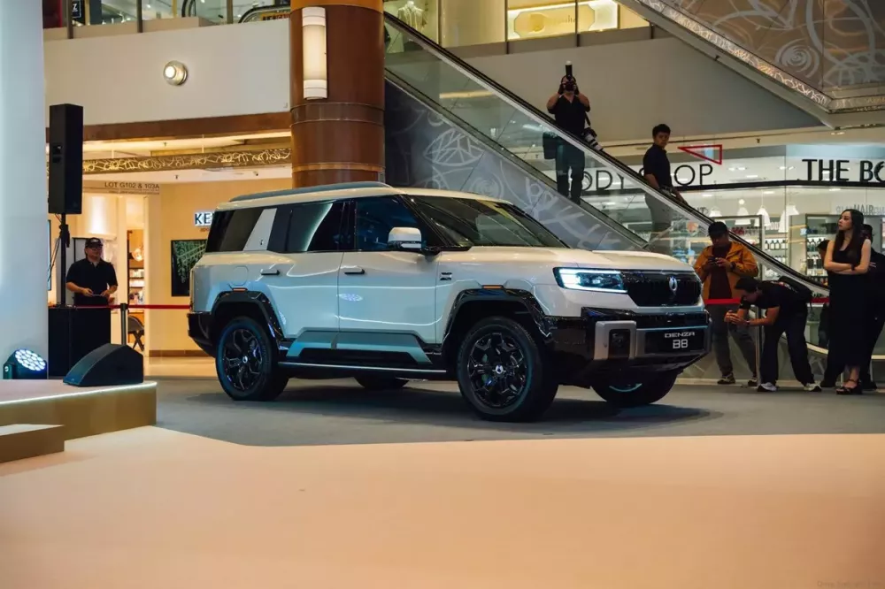 BYD Denza B8 được bán tại Đông Nam Á, kích thước lớn hơn Toyota Land Cruiser, chạy 115 km không tốn xăng - Ảnh 2.
