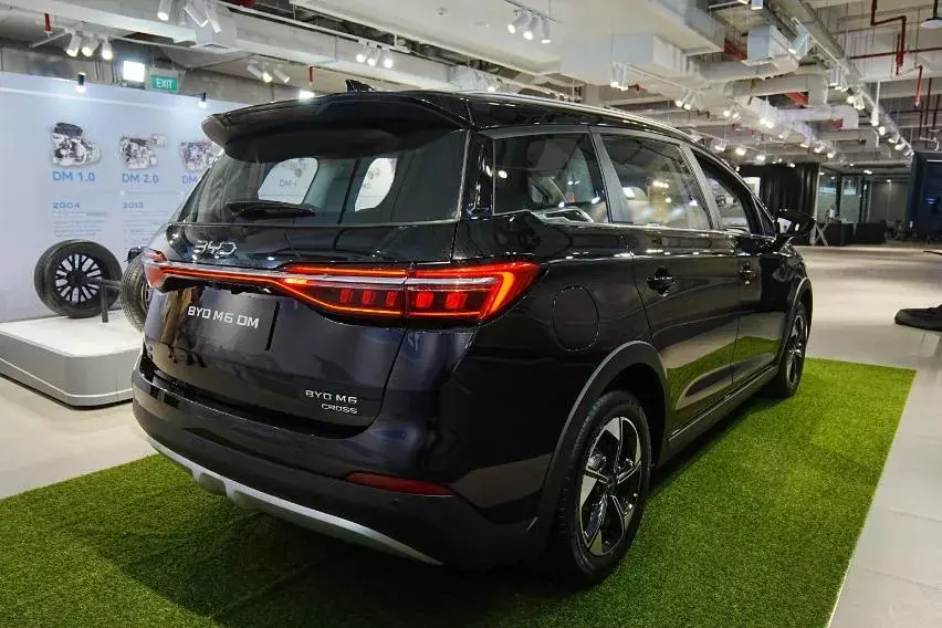 Mẫu MPV 7 chỗ BYD M6 đang bán ở Việt Nam có thêm phiên bản chỉ tiêu thụ 1,53 lít xăng/100 km - Ảnh 7. Mẫu MPV 7 chỗ BYD M6 đang bán ở Việt Nam có thêm phiên bản chỉ tiêu thụ 1,53 lít xăng/100 km - Ảnh 7.