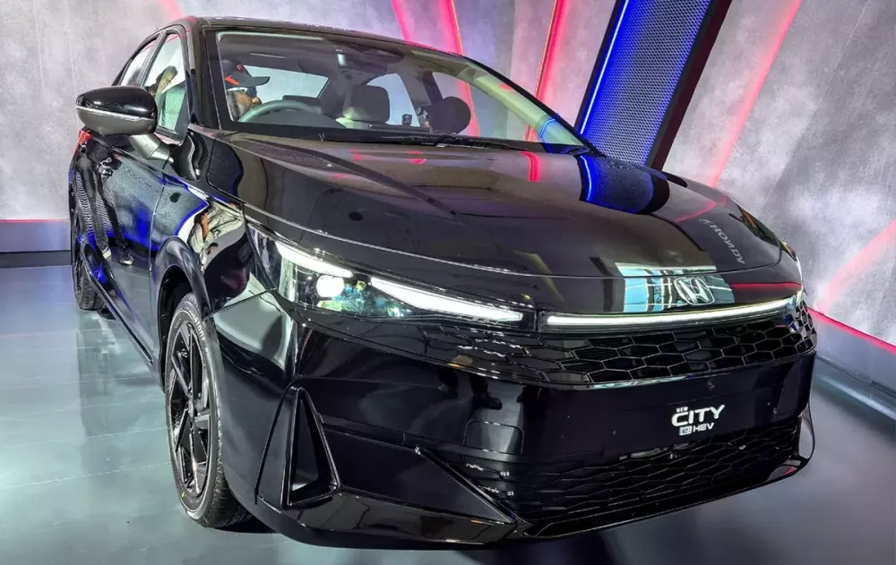 Honda City 2026 chính thức ra mắt với màn hình lớn hơn, thêm camera 360 độ và chỉ "ăn" 3,6 lít/100 km - Ảnh 10. Honda City 2026 chính thức ra mắt với màn hình lớn hơn, thêm camera 360 độ và chỉ "ăn" 3,6 lít/100 km - Ảnh 10.
