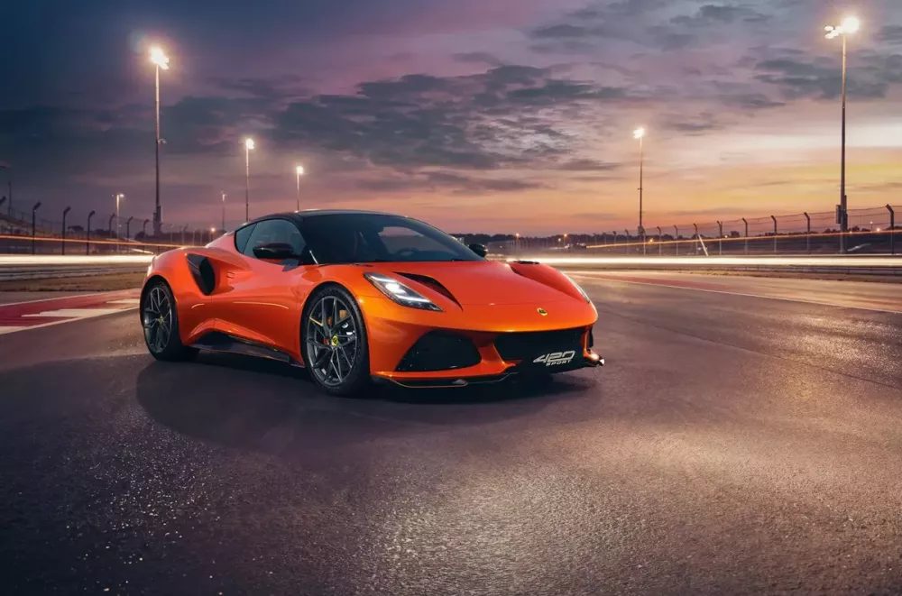 Lotus Emira 420 Sport màu cam độc quyền