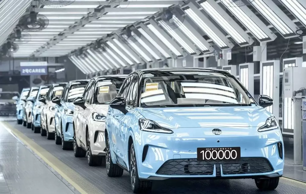 MG4 - xe từng giảm giá đến 300 triệu đồng ở Việt Nam - đạt cột mốc 100.000 xe xuất xưởng - Ảnh 1. MG4 - xe từng giảm giá đến 300 triệu đồng ở Việt Nam - đạt cột mốc 100.000 xe xuất xưởng - Ảnh 1.