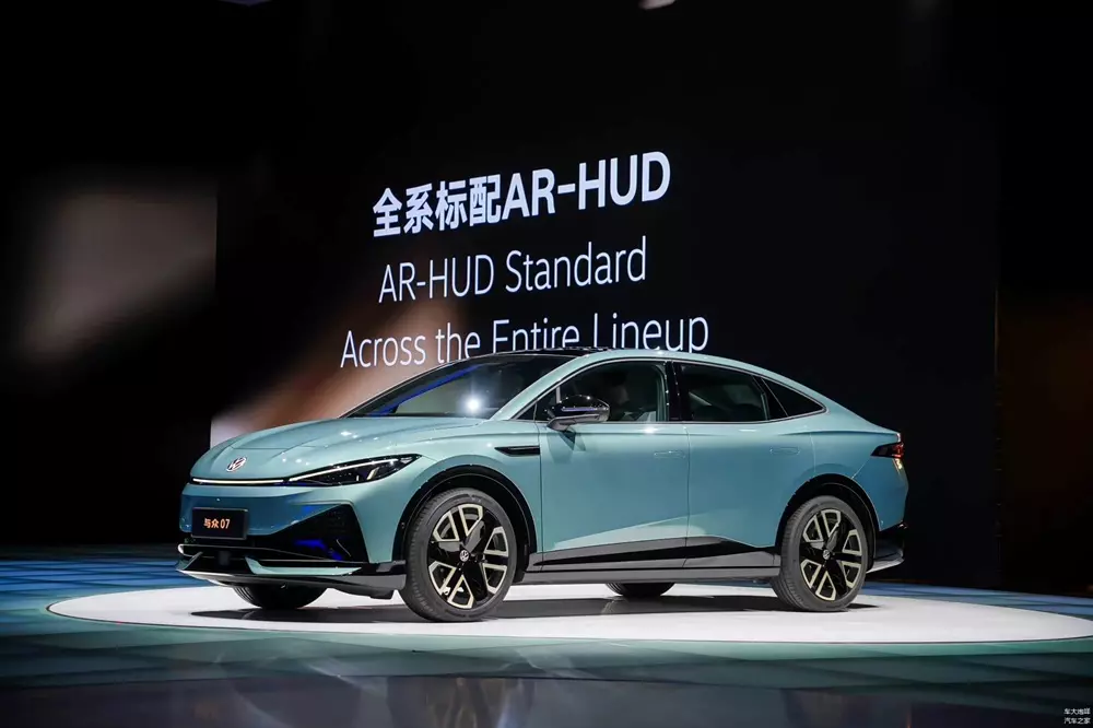 Volkswagen tung ra mẫu sedan cỡ trung mới với giá rẻ, cạnh tranh Toyota Camry
